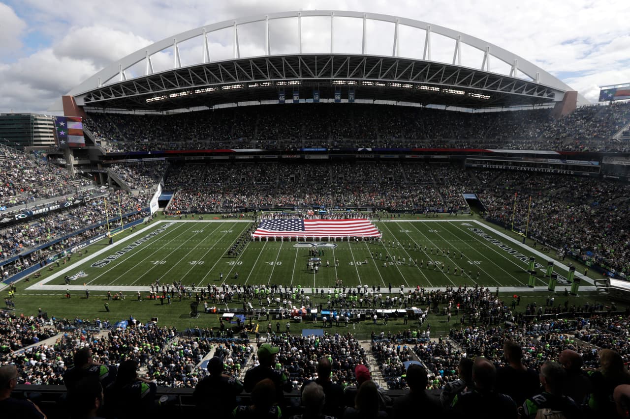 CenturyLink Field | Seattle Seahawks | Los Seahawks comparten su casa, que fue inaugurada en 2002, con los Seattle Sounders. Puede recibir a 72 mil aficionados.