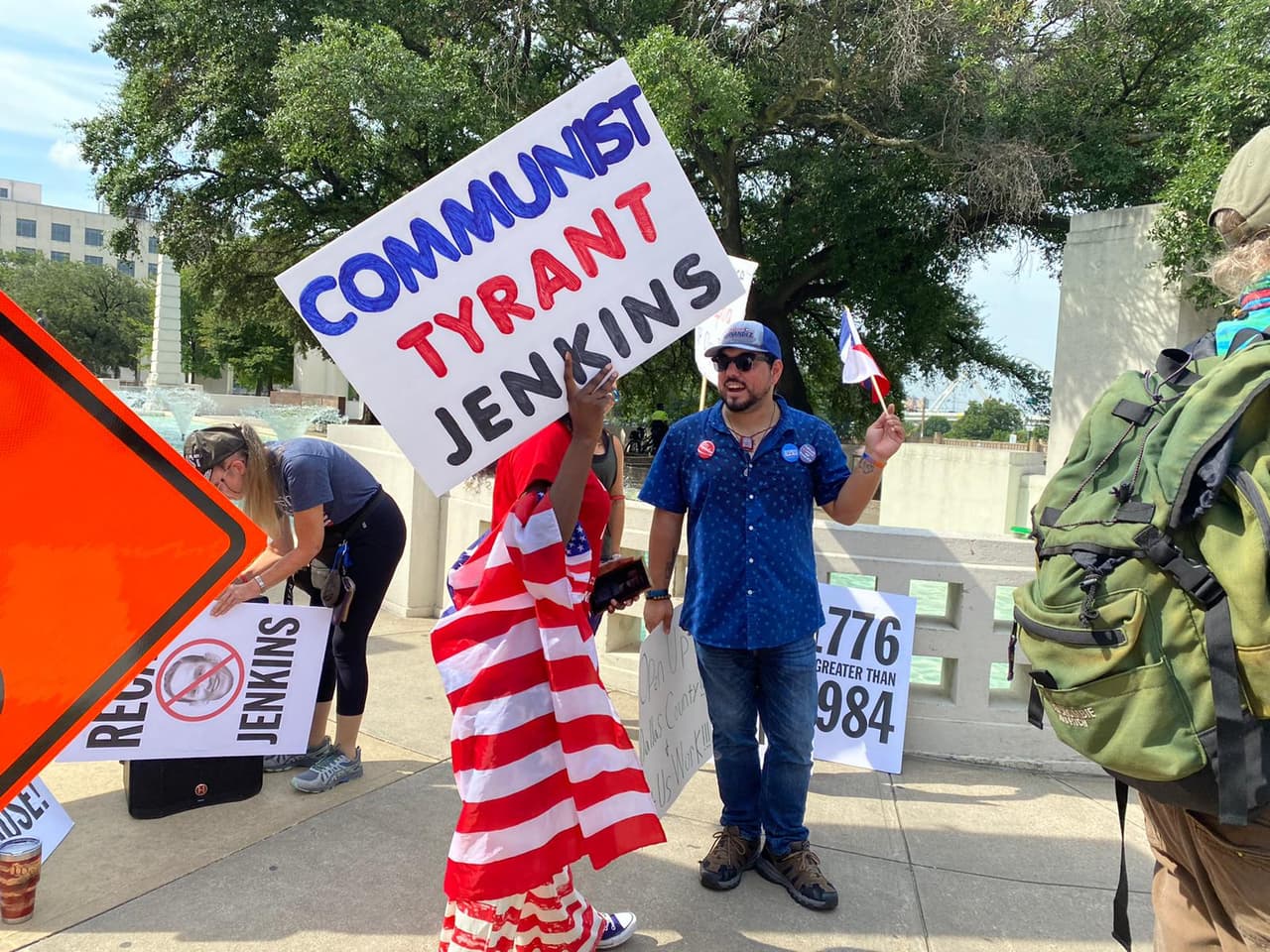 Los asistentes aseguran que la orden emitida por el juez Jenkins no es basada en la ciencia sino en tener control de la población.
<br>