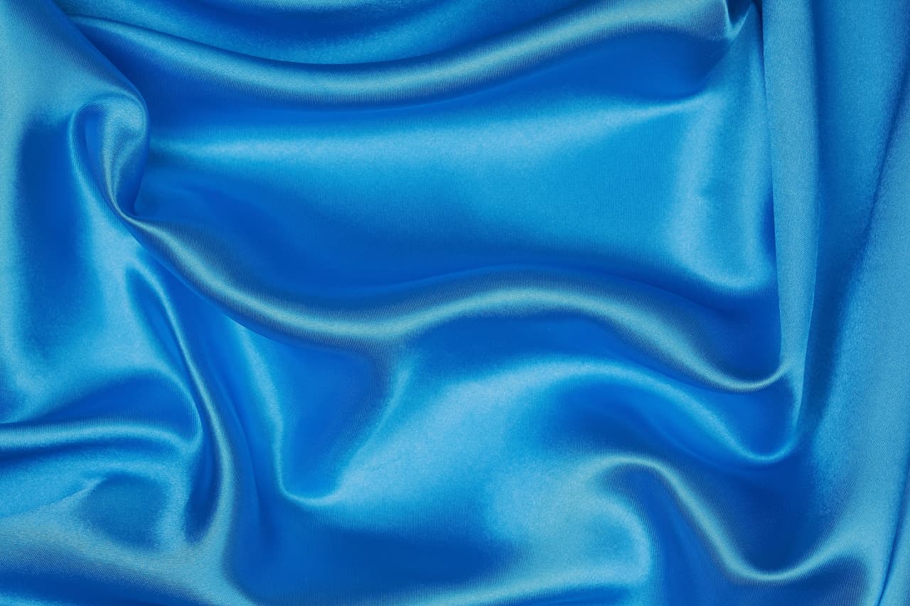 Tu mejor color para atraer el dinero en este mes: el azul celeste