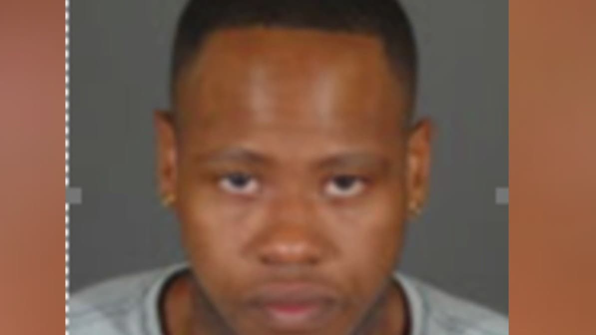 Buscan más víctimas de sospechoso que se hacía pasar por mujer para abusar de hombres