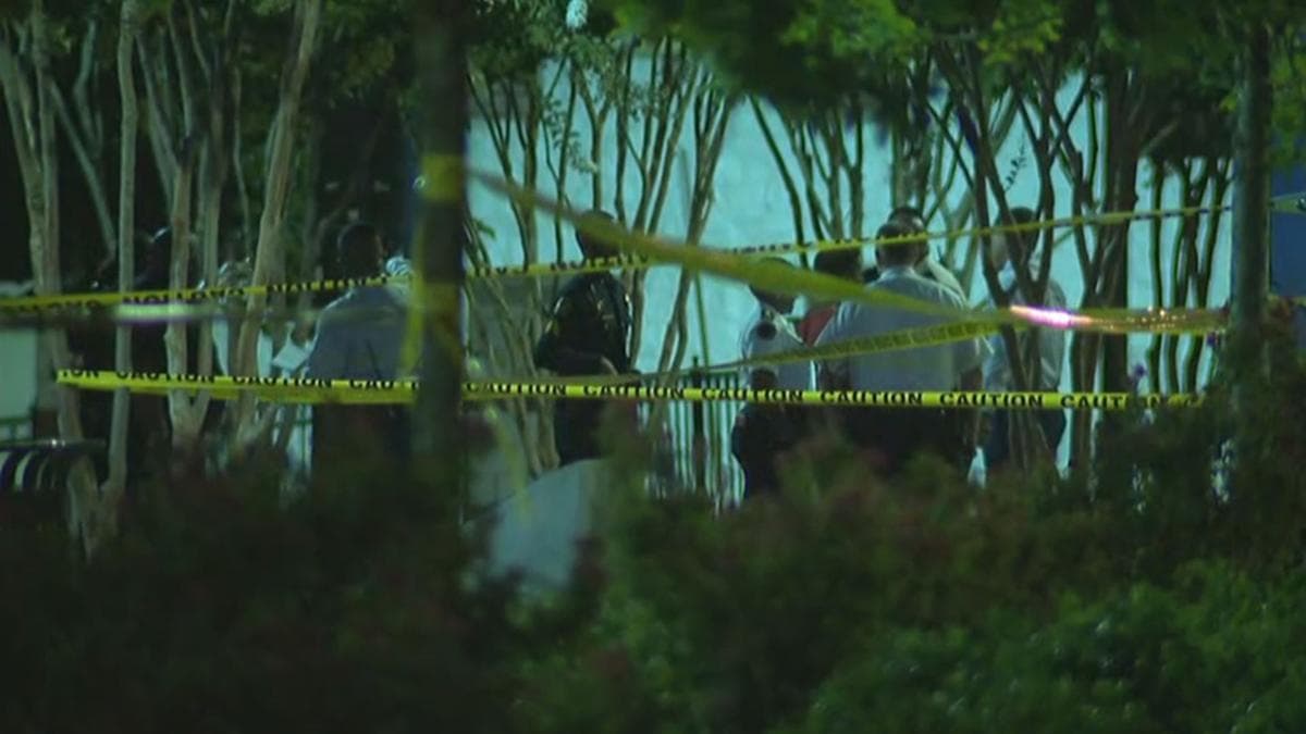 El ataque se reportó poco antes de las 10:30 pm, cuando oficiales recibieron una llamada de emergencia sobre varias personas lesionadas de bala en el 111 de James P. Brawley Drive, 
<a href="http://www.atlantapd.org/" target="_blank">informó en un comunicado este miércoles la Policía de Atlanta</a>.