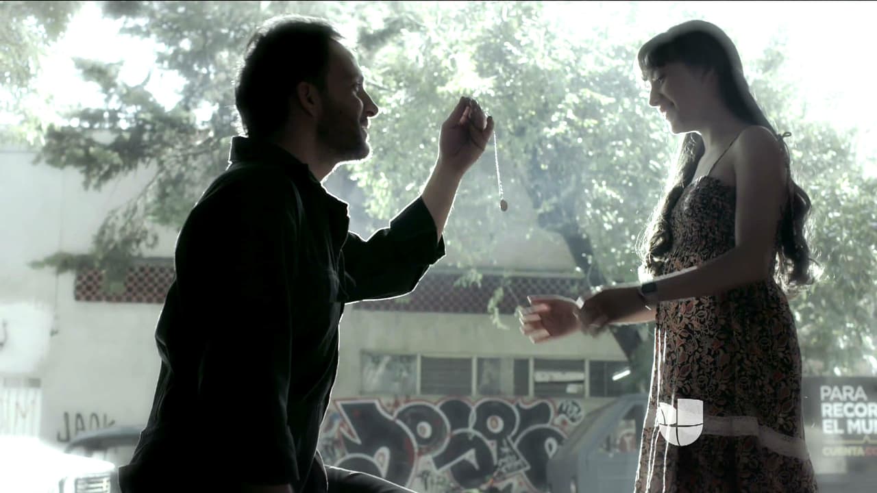 El día de su cumpleaños, su padre le regaló una cadenita para que siempre pensara en él.