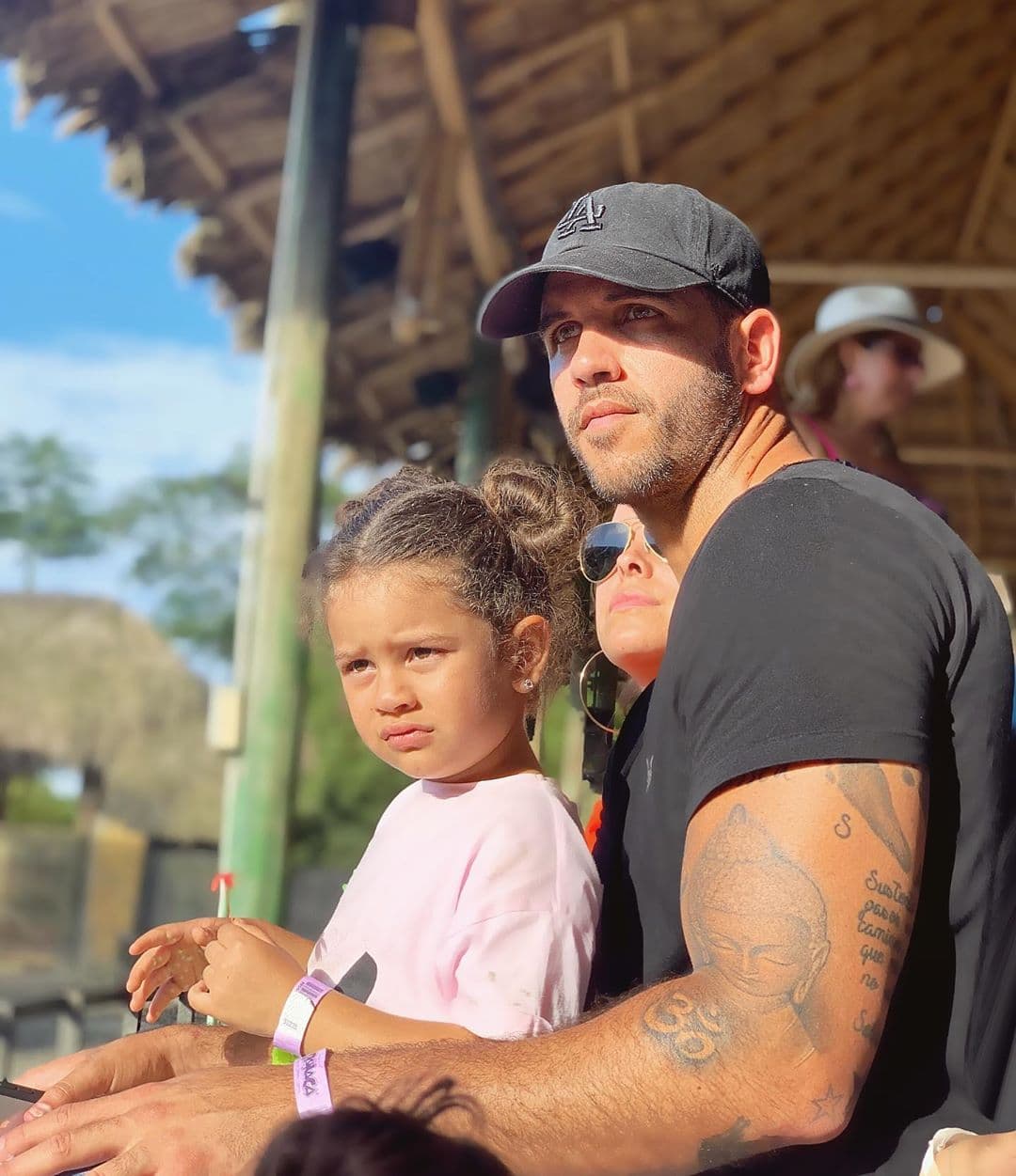 Aquí lo vemos disfrutando de la gente y los paisajes colombianos junto a su hija Anabella.
<br>