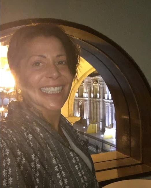 "A mí 
<b>Frida me ha dado la mano para llevarme a 'rehab'</b> y yo también (a ella), y eso es un orgullo […] siempre hemos estado las dos juntas, solas", aseveró.