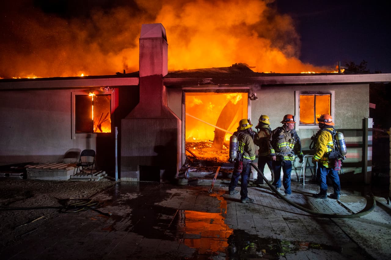 El incendio ha devastado el valle de Santa Clarita una zona donde no se había presentado incendios de gran magnitud en los últimos años.