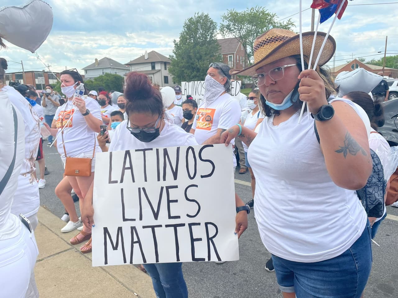 <a href="https://www.facebook.com/Univision65Philadelphia/videos/324916085700405" target="_blank">En la vigilia, exigían justicia y el arresto del sospechoso</a>. 
<br>