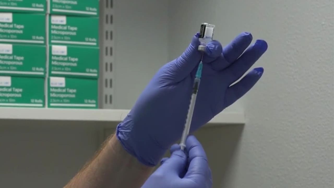 FDA aprueba versiones actualizadas de las vacunas contra Covid-19; buscan hacer frente a la variante XFG