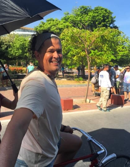 Por otro lado, Carlos Vives, que también llegó a Barranquilla, compartió algunas imágenes y videos del set de grabación en el que todo está listo...