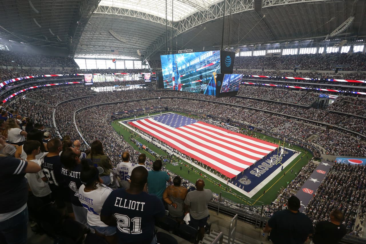 El imponente escenario del AT&T Stadium para el duelo entre los Dallas Cowboys y New York Giants.