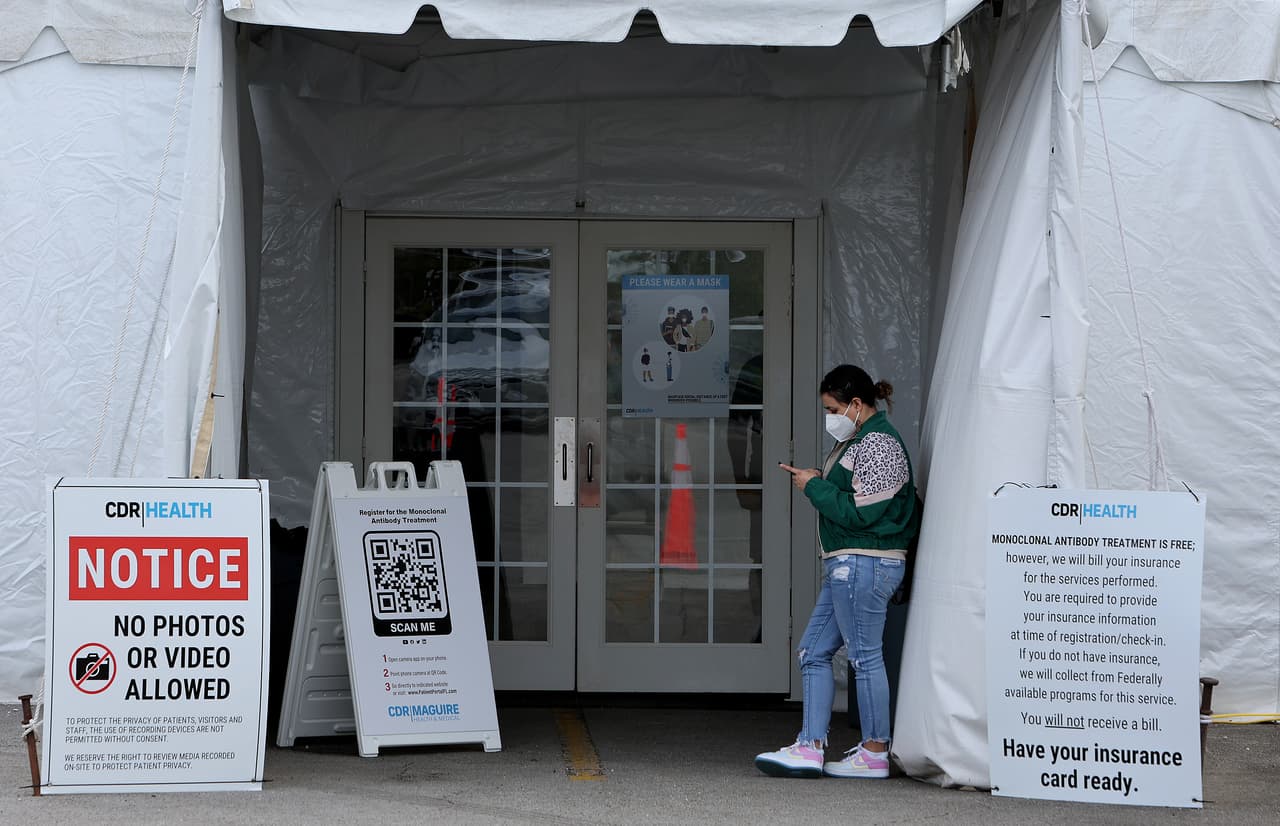 Al respecto de la variante ómicron, la doctora Ayleen Marty, especialista en enfermedades infecciosas de FIU, aseguró que hay un tratamiento que si funciona, pero usando una dosis mayor.