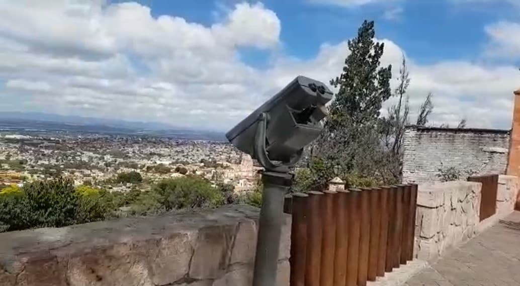 Los visitantes pueden contemplar las vistas de parte de la ciudad desde este mirador. La posada Casa Pedro Vargas está orientada hacia esta zona, al oeste de la urbe.