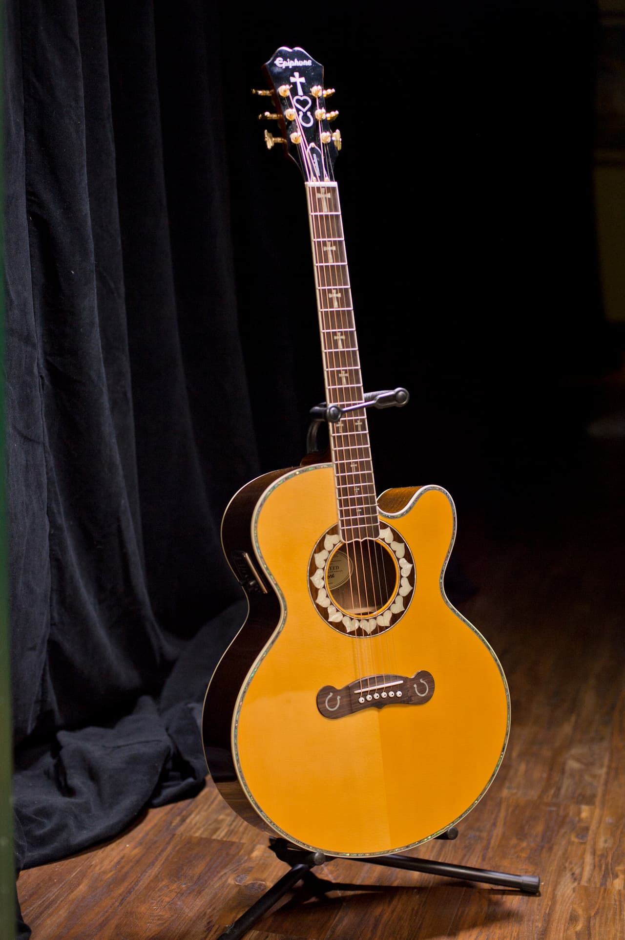 Aunque estas cuerdas jamás volverán a sonar, las melodías que emitieron siempre estarán en el corazón de sus seguidores.