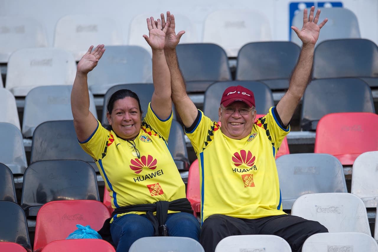 Los más cumplidos llegaron muy temprano para darle vuelo a su pasión por las Águilas.
