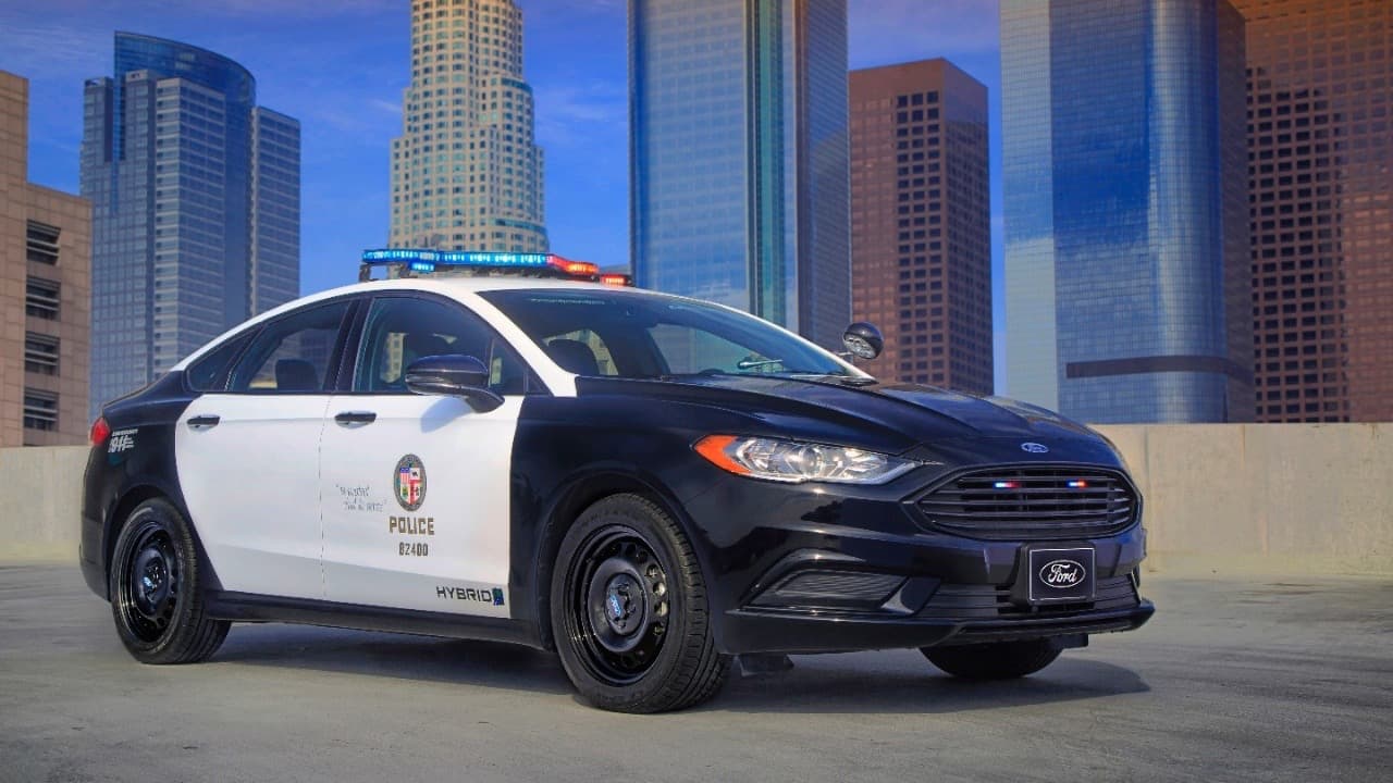 Ford aún no ha compartido las especificaciones finales del Police Responder Hybrid Sedan, pero si nos dijo que esperan que el nuevo modelo logre un
<b>consumo combinado para autopista y ciudad de 38 millas por galón</b>
