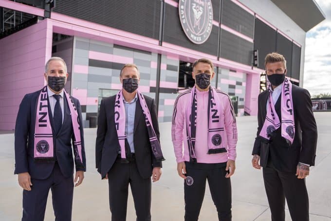 Phil Neville, DT de Inter Miami, niega que le falte de experiencia