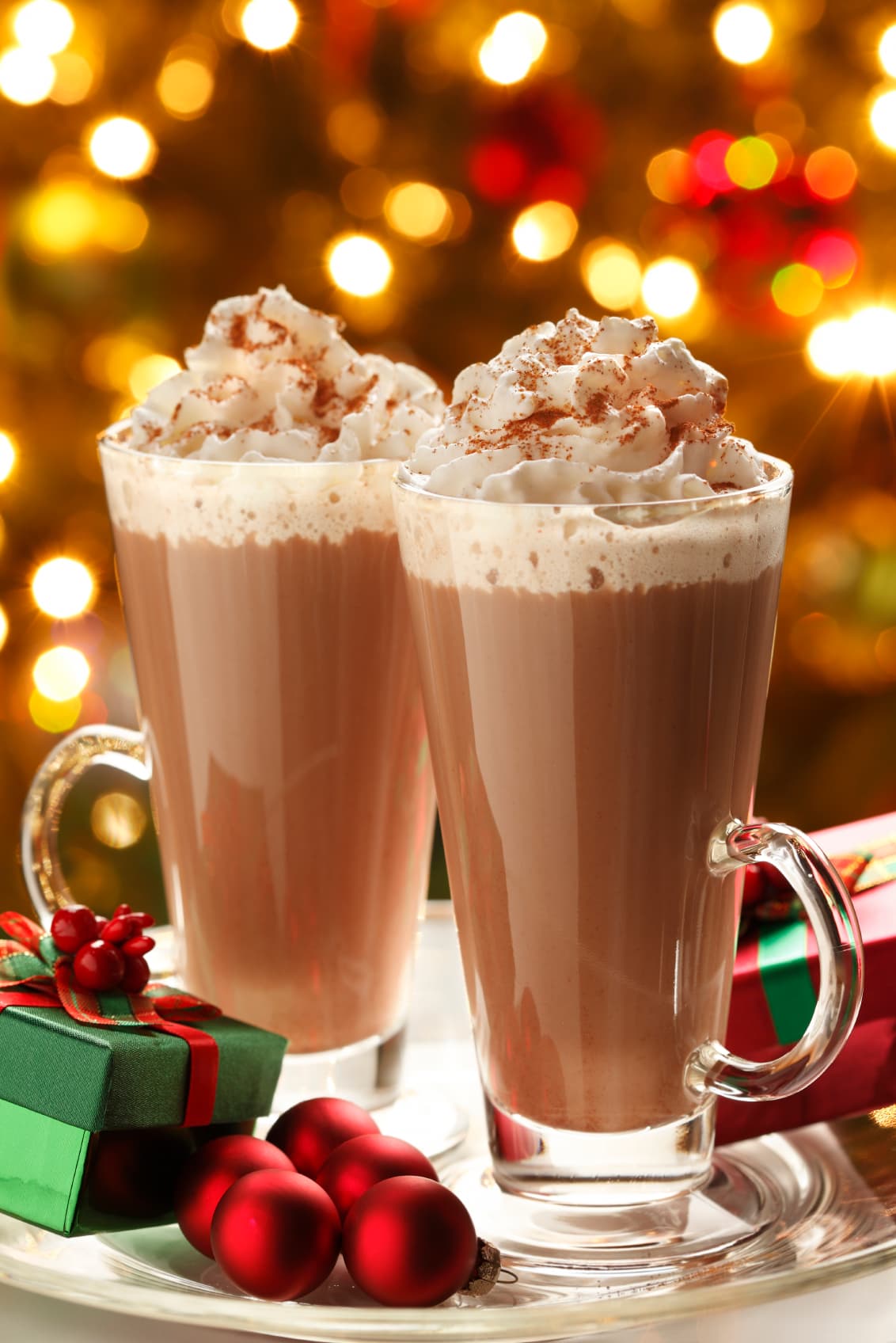 ¡No te asustes! Se trata de una bebida especiada, que lleva aguardiente, leche, azúcar y café.