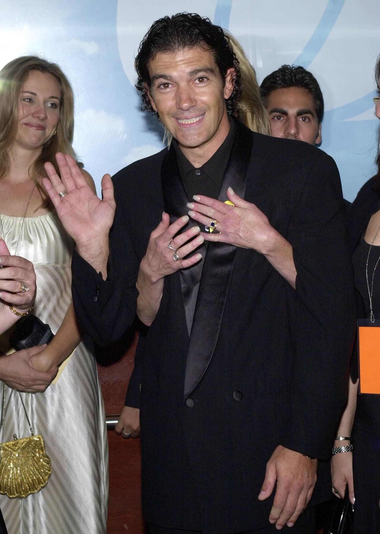 Antonio Banderas hizo parte del equipo de conductores de los primeros premios Latin GRAMMY en el 2000 y hasta hoy ha sido el único europeo en presentarlos.