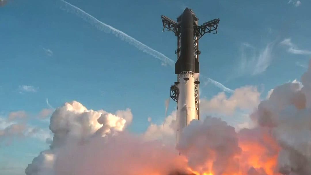 Momento del despegue de Starship, de SpaceX, para hacer historia y alcanzar la órbita de la Tierra