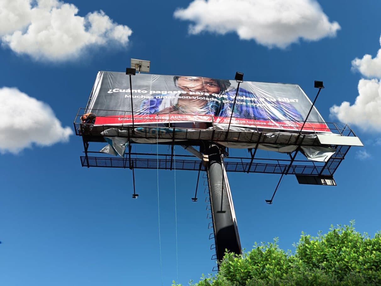 “Serás encarcelado”: los duros anuncios de Texas en México y Centroamérica contra la inmigración ilegal