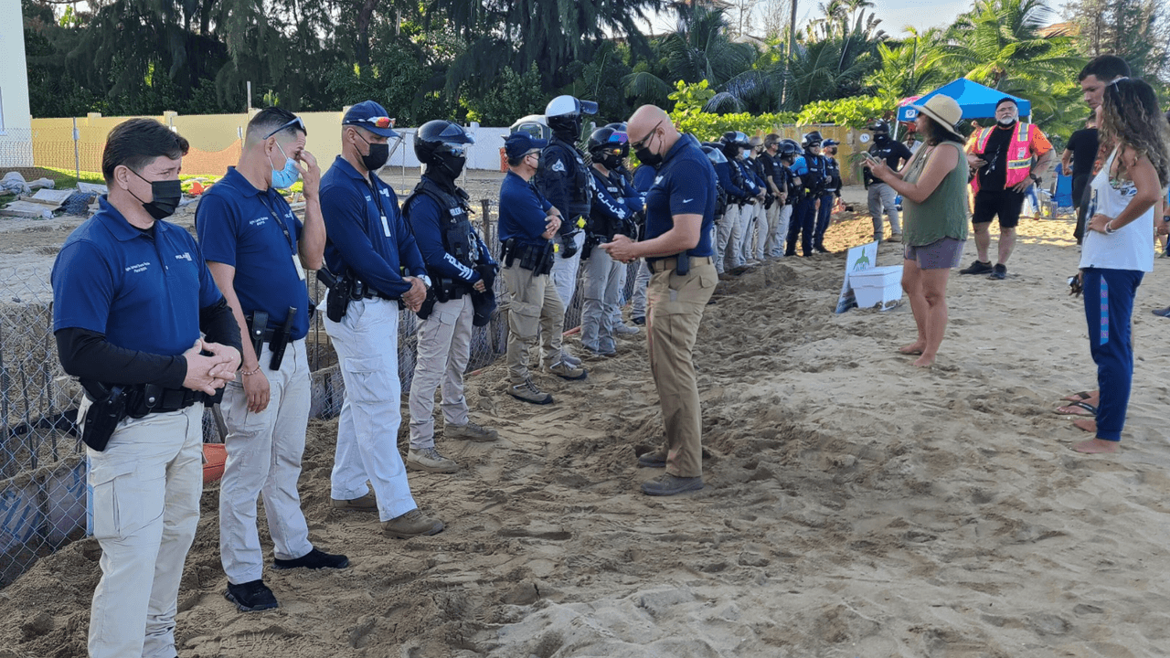 Ordenan parar construcción en playa de Rincón ante numerosas y serias irregularidades en permisos