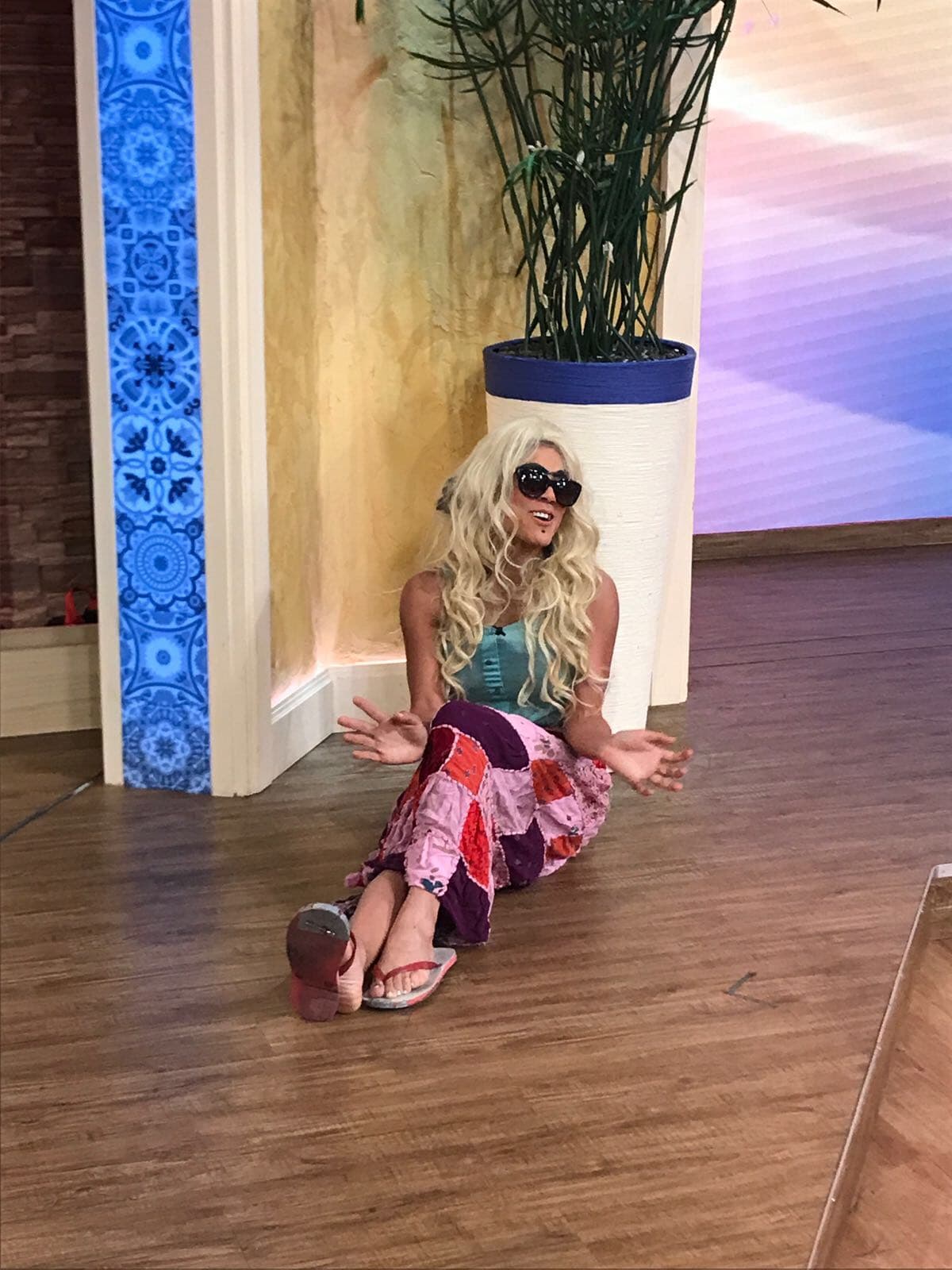 Mela le prometió dárselo, sí ella le da el número de Jerry Bazúa.