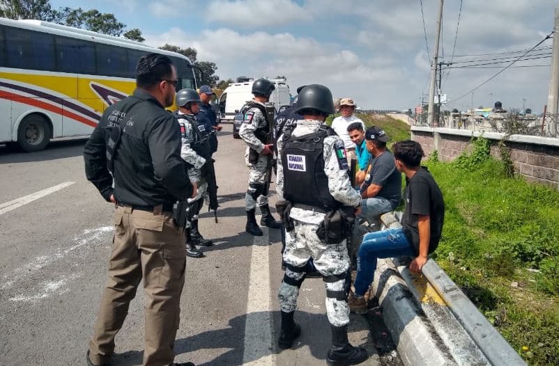 México dice que rescató a 387 migrantes que eran trasladados "ilegalmente" por presuntos traficantes de personas