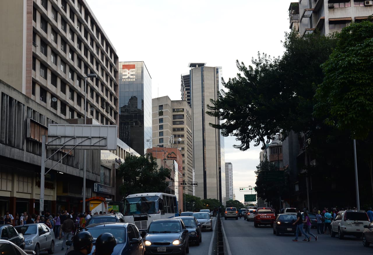 A pesar de la magnitud del movimiento, no hubo víctimas. Los daños en la 'Torre de David' han sido una de las consecuencias del sismo que más interés ha despertado en Venezuela, un país sumido en una profunda crisis económica. Un terremoto con un epicentro y fuerza similares, ocurrido en julio de 1997, cobró 73 vidas en el oriente de Venezuela.