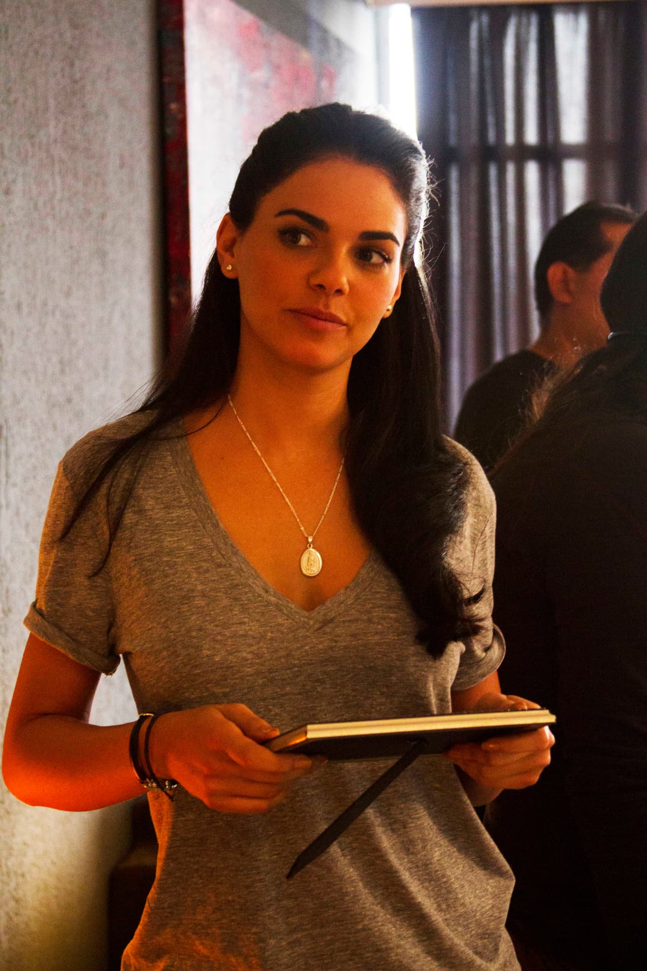 Pero Yolanda decidió no acudir a la fiesta y aceptó una cena muy romántica con Dave.