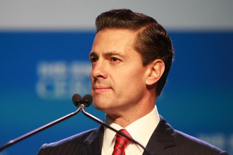 <b>México </b>
<br>Por otro lado, hizo mención de las fuertes críticas que sostendría el gobierno del actual presidente Peña Nieto y que esto, lo forzaría a tomar medidas más concretas y drásticas a fin de mejorar la condición de seguridad en el país en su lucha contra la delincuencia organizada y el crimen de los cárteles de la droga.