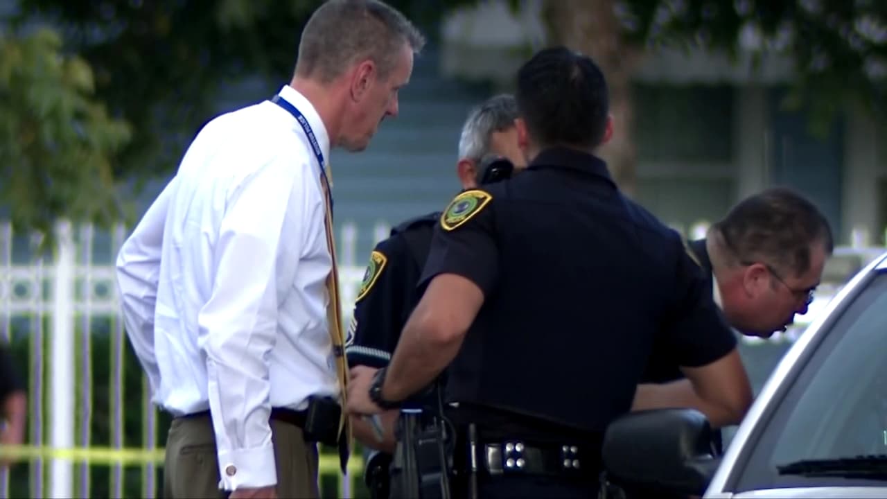 El Detective Mark Holbrook, encargado del caso, estuvo en la escena del crimen el 6 de noviembre de 2015 y describió el hecho como muy violento.
<br>