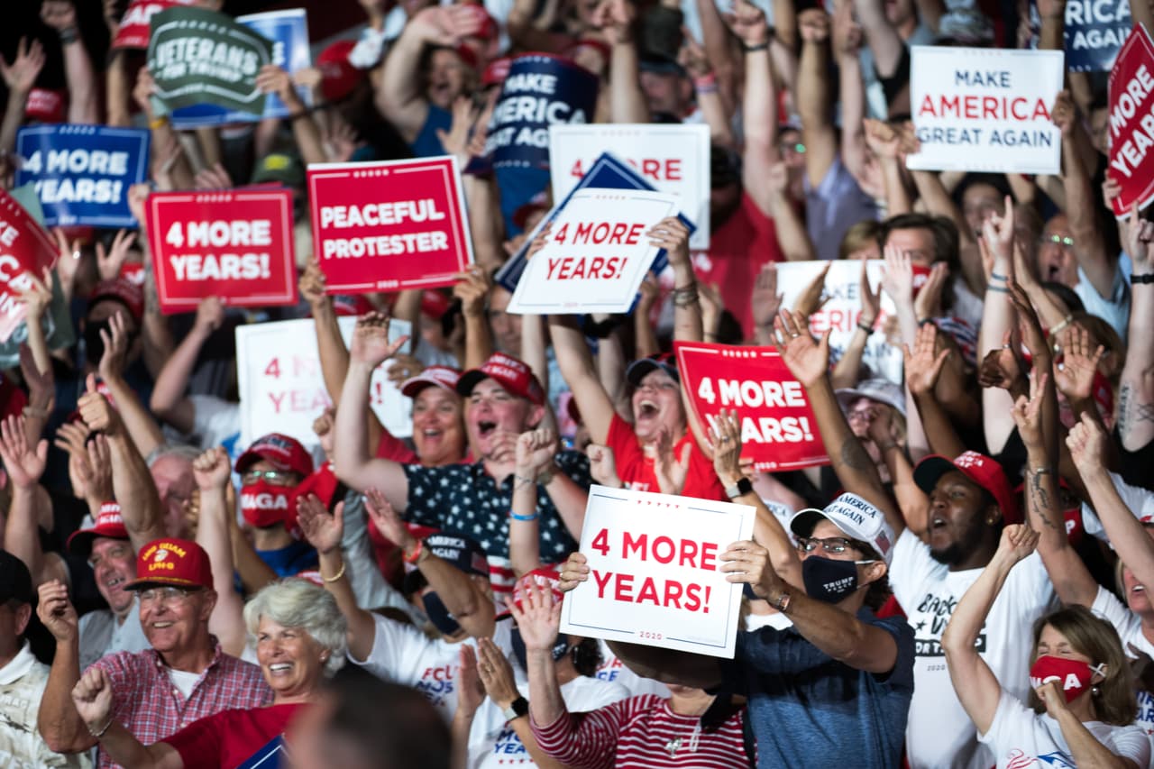 "4 años más", entonó la multitud desde Winston-Salem.