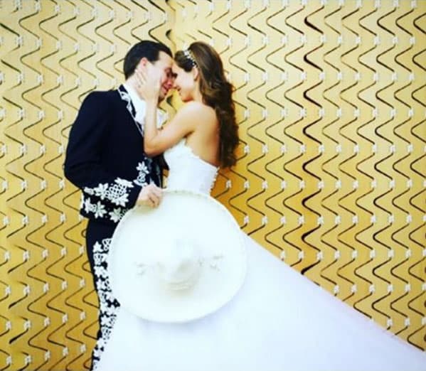 Esta fue una de las primeras fotos como marido y mujer, ellos se casaron en el hermoso estado de Chiapas.