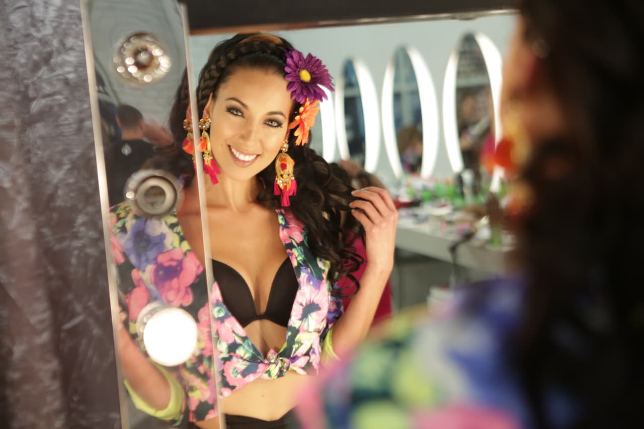 Las bellas corren, se maquillan y se preparan para lucir perfectas en cada gala de #NBLVIP. No te pierdas sus mejores fotos de backstage aquí.