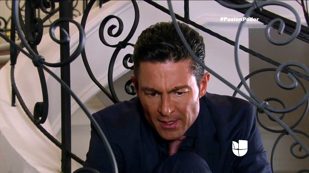 Eladio tienes que pedir ayuda. ¡Julia está muy herida!