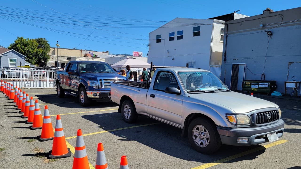 Según Faith in Action de East Bay, la idea surgió de Paula Hawthorn, quien se enteró de esta iniciativa mientras escuchaba un podcast en su iglesia episcopal y llevó la propuesta al Departamento de Policía de Oakland.
<br>