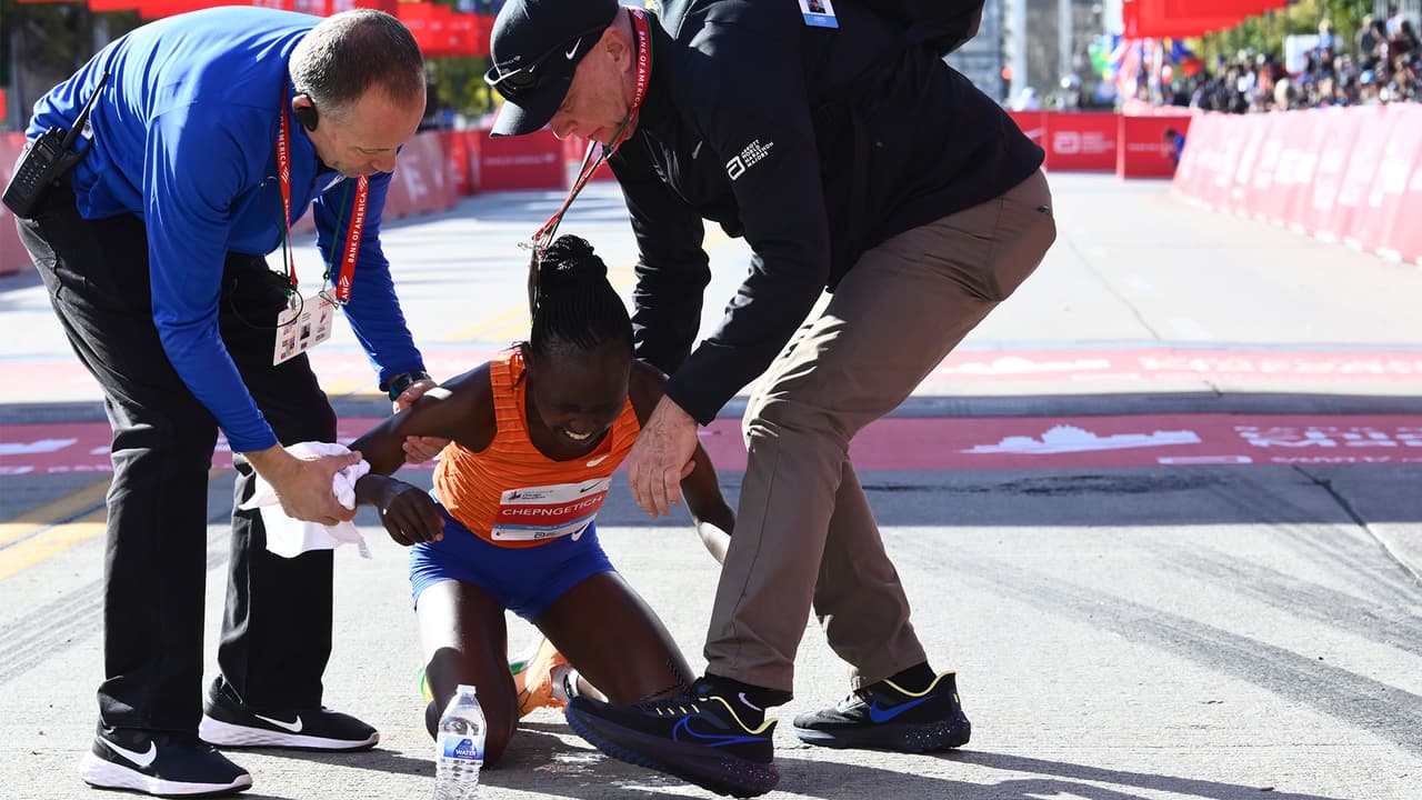 A Chepngetich le siguieron Emily Sisson, con 2:18:29, y Vivian Kiplagat, con 2:20:52, para ocupar el segundo y tercer lugares.