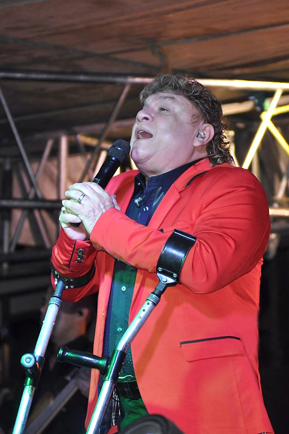 Pero finalmente no consiguió vencer la enfermedad y tras 45 años de carrera con Los Yonic's, dejó un gran legado con su música y especial picardía.