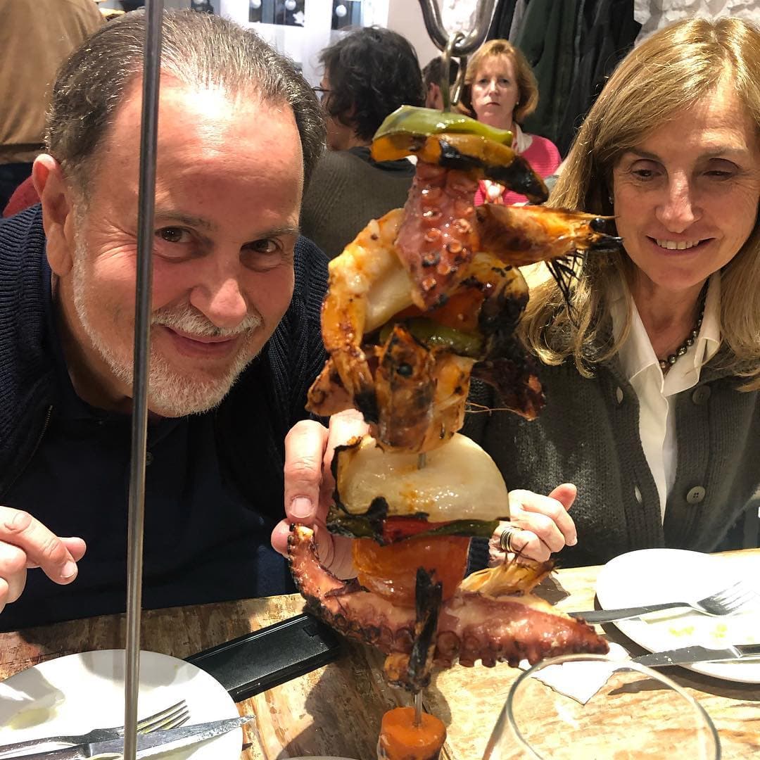 Los platillos que degusta, junto a su esposa Millie, parecen verdaderas obras de arte y a cualquiera se le antojarían.