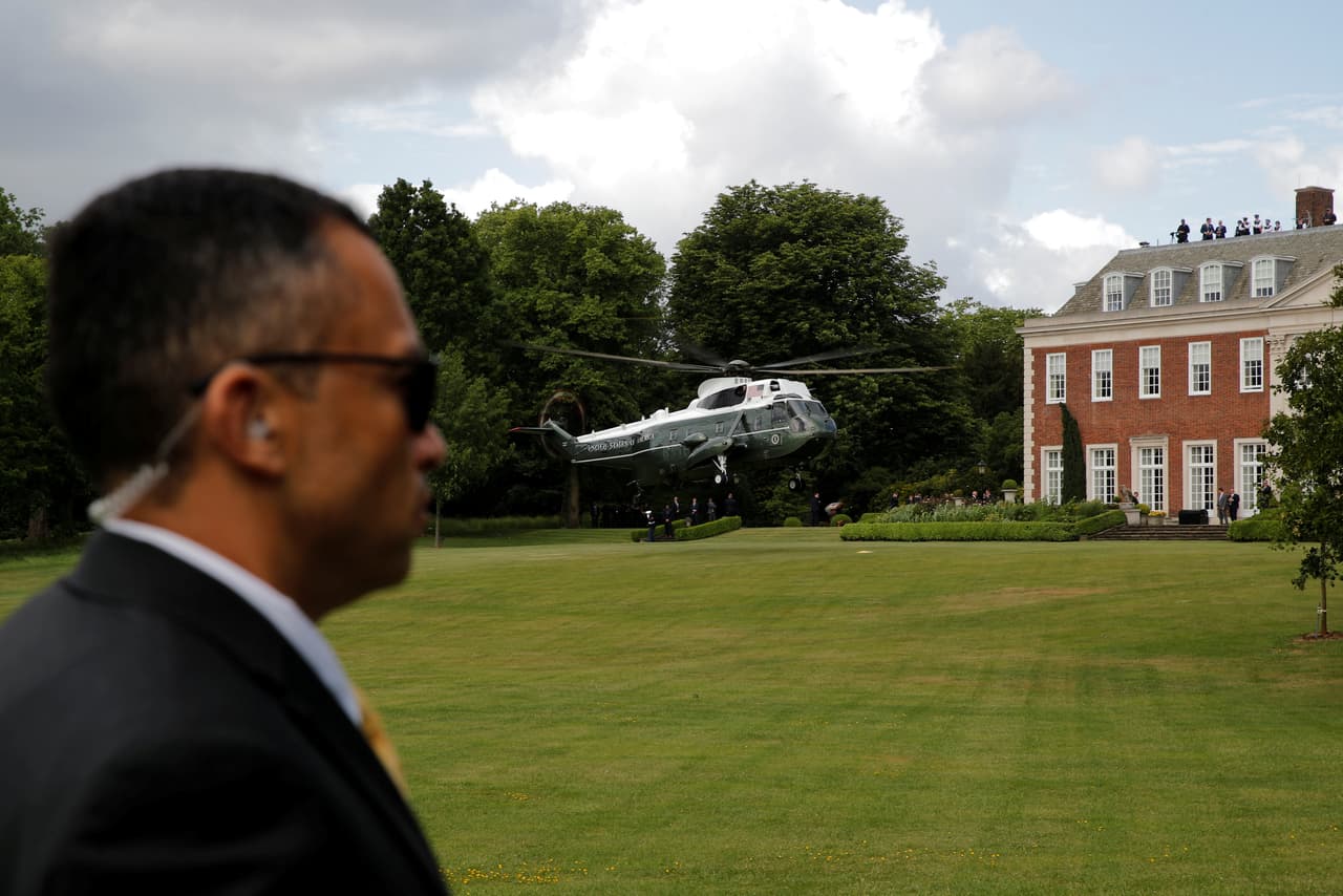Más de una docena de candidatos compiten por sustituir a Theresa May, que anunció el mes pasado que renunciaba a su cargo de primera ministra tras no haber conseguido que el Parlamento refrendase su acuerdo de divorcio con la UE. Trump dio su respaldo al exsecretario de Relaciones Exteriores, Boris Johnson, a quien Trump elogió en una entrevista con el periódico Sun el viernes.