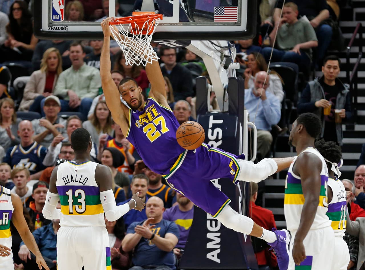 <b>NEW ORLEANS 115-112 UTAH</b>. A pesar de la crisis interna, los Pelicans (30-36) suman su tercera victoria seguida y sacan algo del orgullo perdido, aunque los Playoffs se ven lejanos, luego de vencer a domicilio al Jazz (36-27).