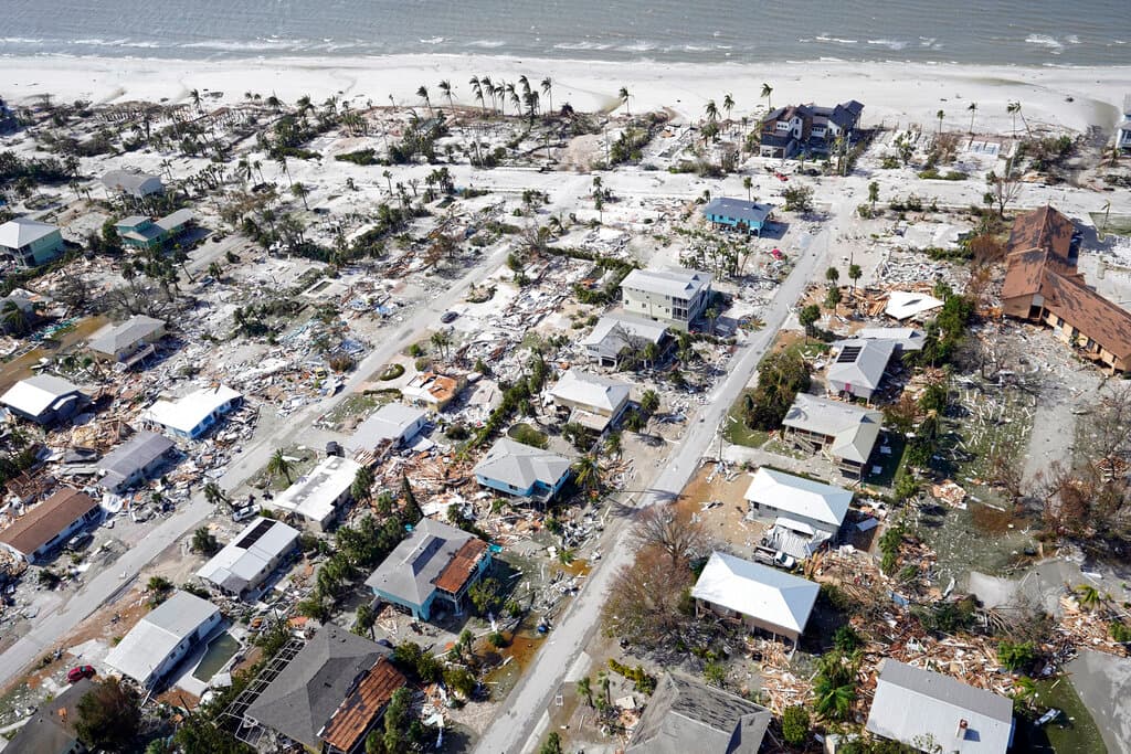 Así quedaron algunos barrios en Fort Myers, Florida, luego de sufrir los fuertes vientos y las descargas de lluvia de Ian.