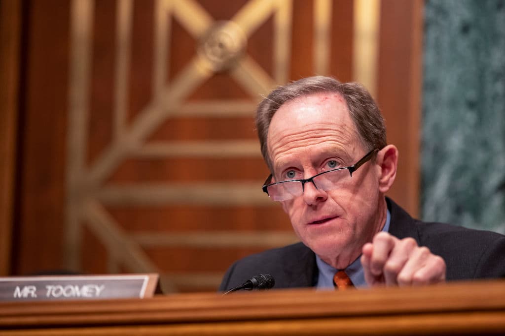 <b>Pat Toomey (Pennsylvania) </b>Toomey es otros que dejará el puesto al final de la actual legislatura. En 2013 encabezó con el senador demócrata por Virginia Occidental Joe Manchin el frustrado proyecto de ley que buscaba ampliar las verificaciones de antecedentes para la compra de armas. Después del tiroteo de Texas, Toomey dijo que hablaría con sus colegas republicanos para buscar una acercamiento que permita aprobar algunas regulaciones que tomen en cuenta las demandas y aspiraciones de ambos partidos.