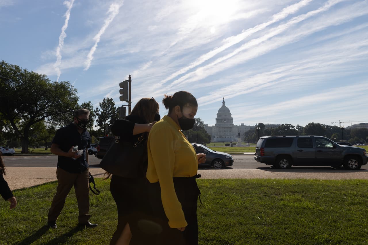 Minutos antes de la reunión con Trump, Gloria Guillén estuvo en el National Mall de la capital y habló ante algunos activistas. Ella y sus hijas vinieron a Washington D.C para exigir una investigación sobre el asesinato.