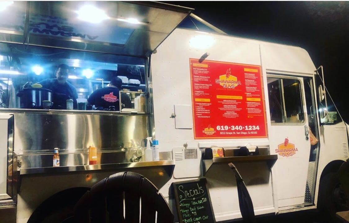 <h2 class="cms-H2-H2">2<b>. Uso de un vehículo para fines de un negocio </b></h2>
<br>
<br>Si utiliza su automóvil 
<b>solamente para propósitos de negocio</b>, puede deducir el costo total de tener posesión y de la operación (sujeto a límites explicados más adelante). 
<br>
<br>Sin embargo, si utiliza el automóvil para ambos fines, negocio y personal, 
<b>puede deducir solo el costo de su uso de negocio.</b>
<br>
<br>
<a href="https://www.irs.gov/es/taxtopics/tc452" target="_blank">Conozca más sobre esta deducción. </a>
<br>