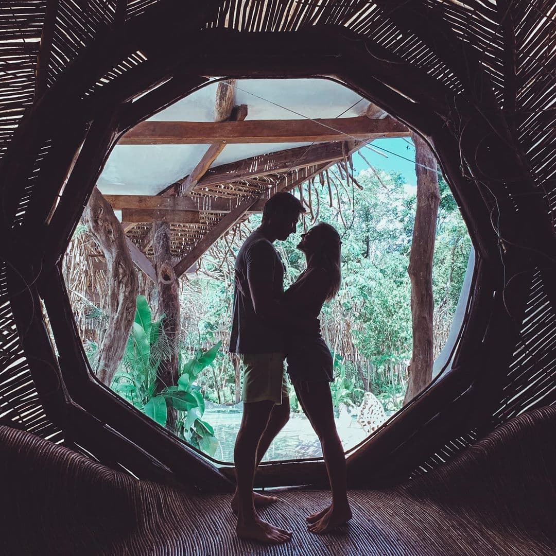 Sebastián Rulli y Angelique Boyer pasaron unos días de vacaciones en el Caribe mexicano, y estuvieron compartiendo imágenes con sus seguidores a través de Instagram.