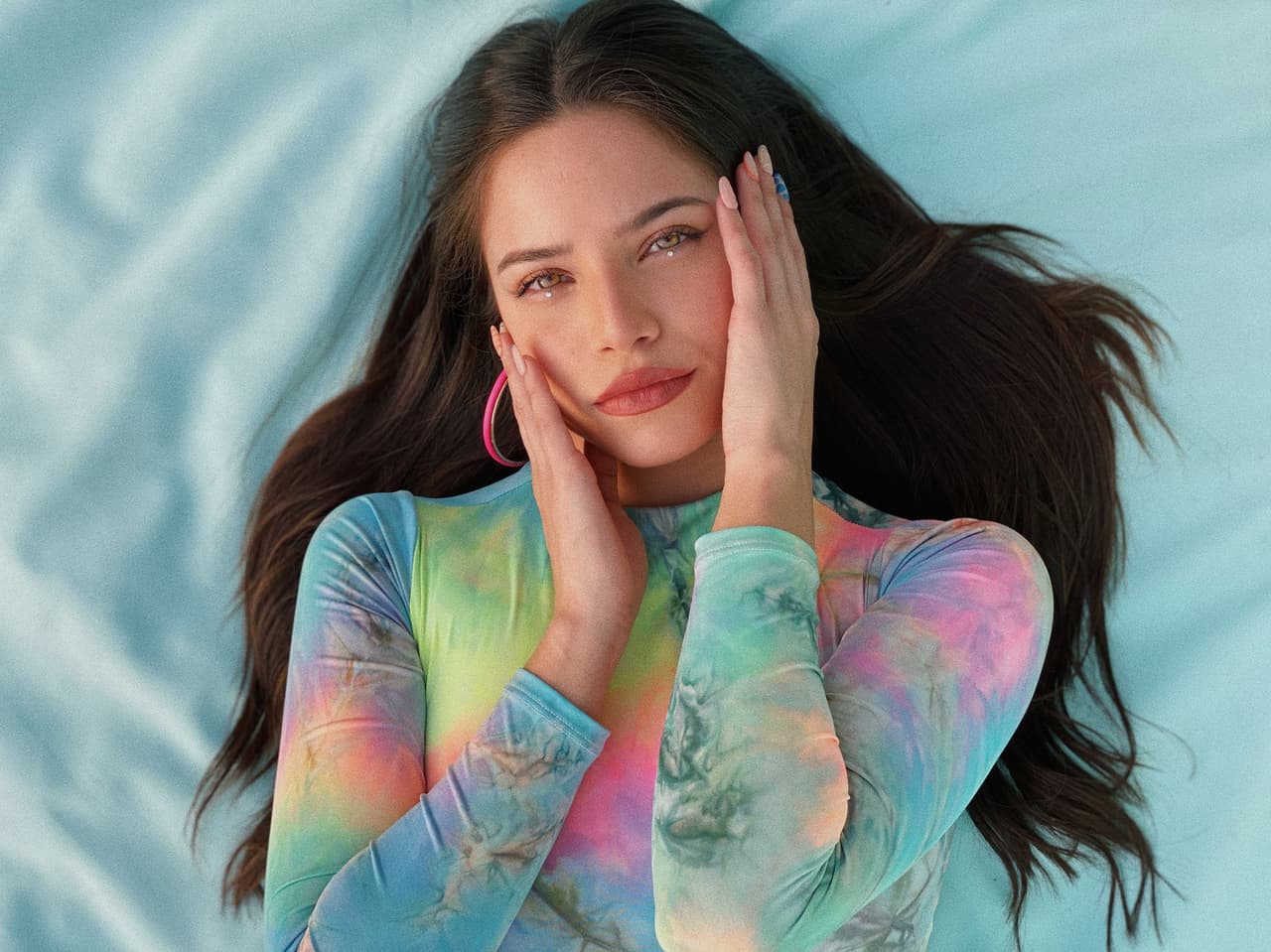 <b>Emilia</b>, cantante, compositora y baiarina argentina, está nominada a Artista Revelación Femenina de Premio Lo Nuestro 2021.