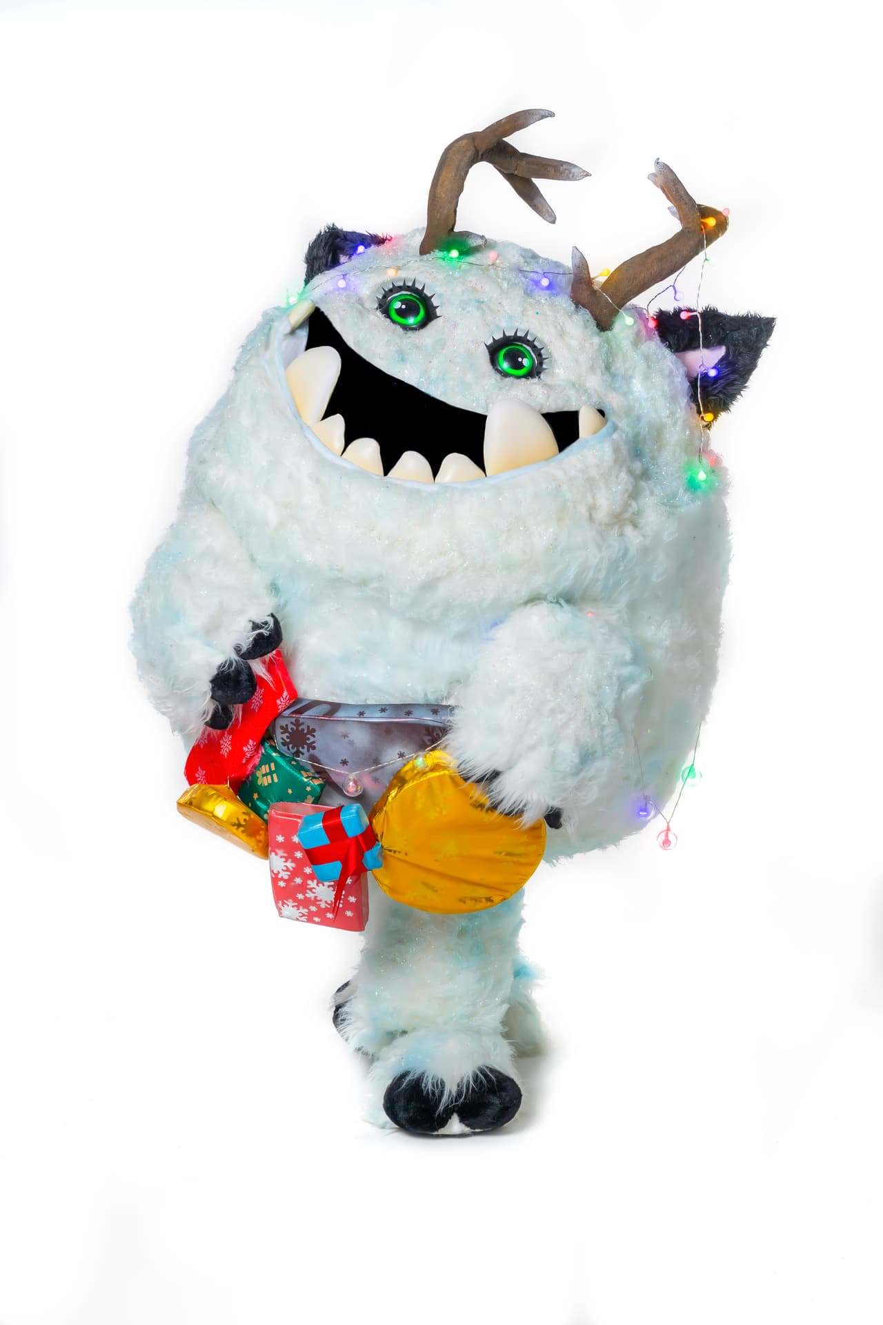 <b>Monstruo de las nieves</b>. Es exótico y siempre está haciendo travesuras. La diversión es su estilo de vida, pero a veces no lo dejan hacer todo lo que él quiere y eso lo pone algo gruñón.