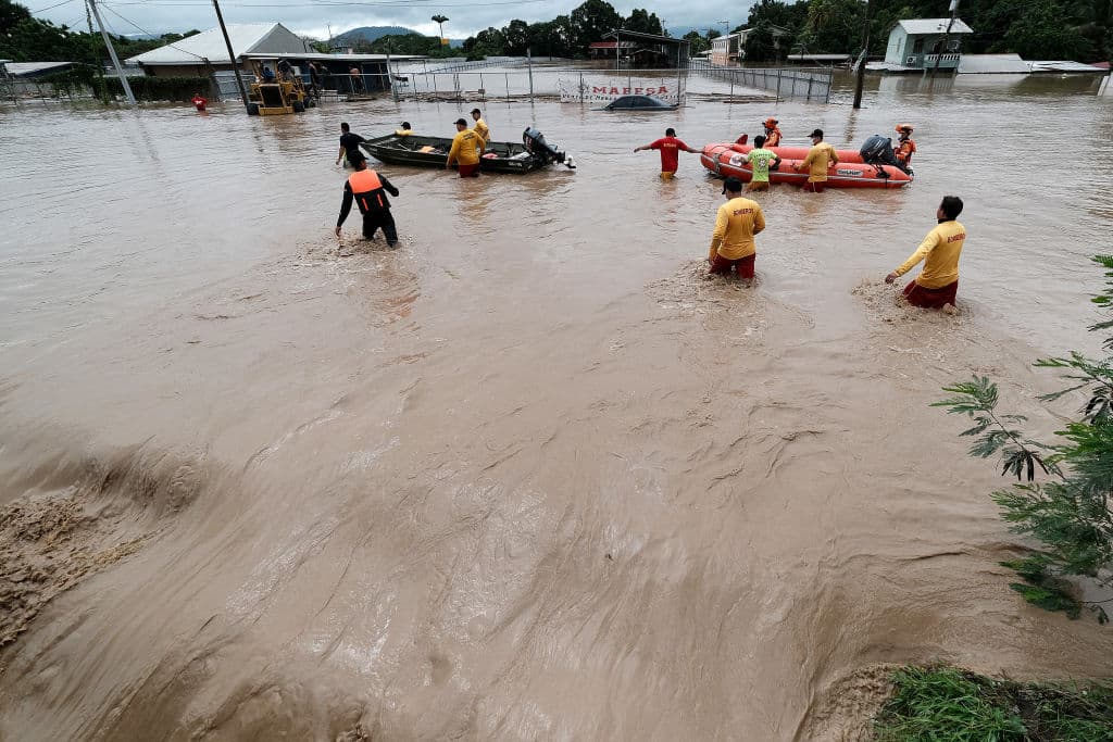 "Está todo bajo agua": Al menos 38 muertos dejan los deslaves e inundaciones causadas por el huracán Iota en Centroamérica