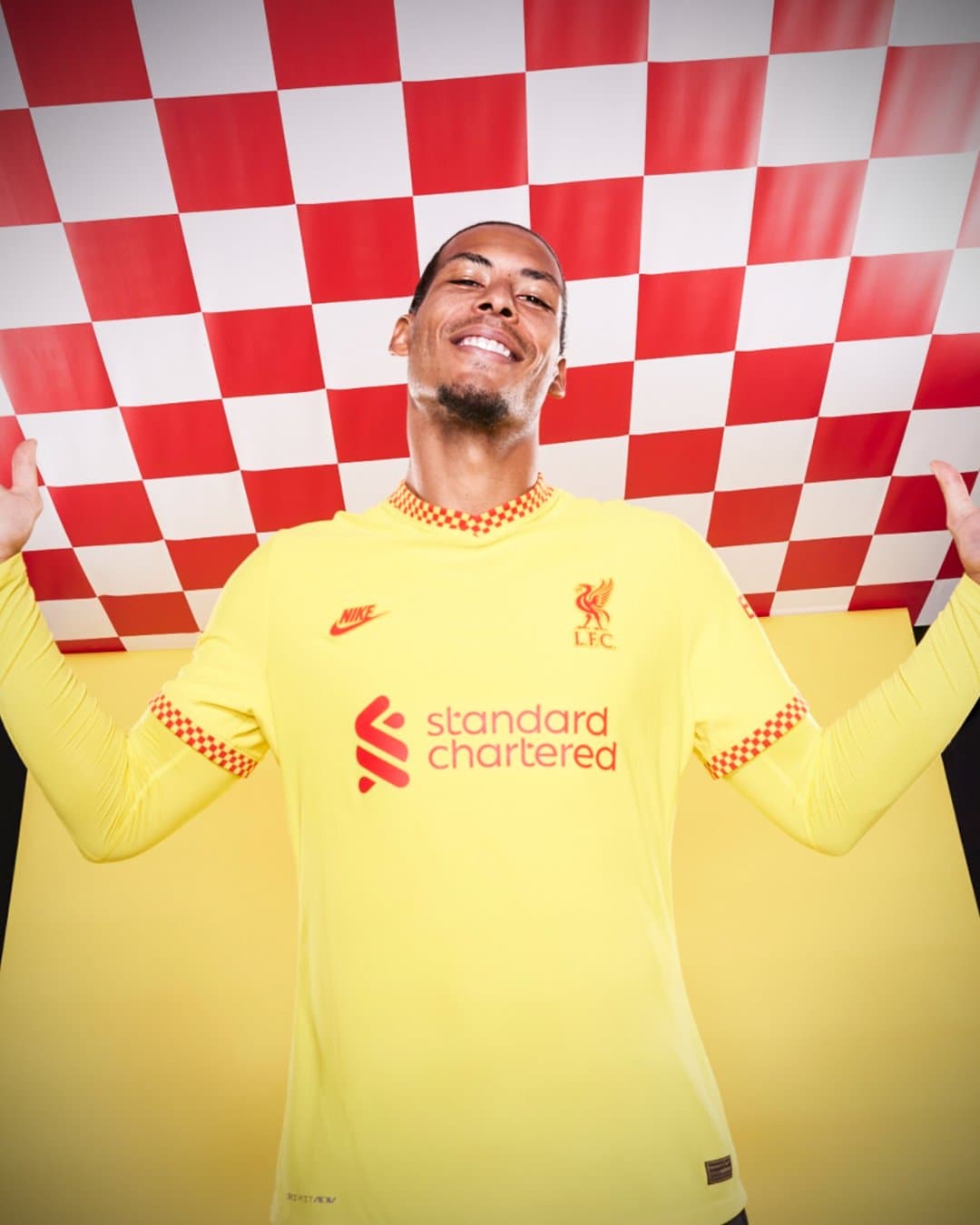 Liverpool presume uniforme alternativo ¿de McDonalds?