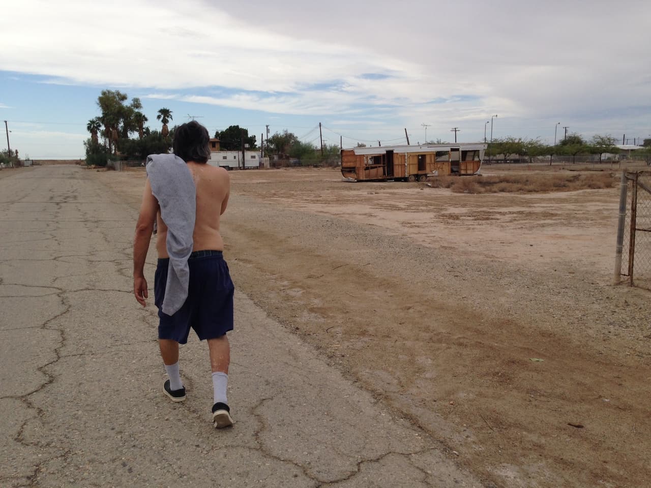 El epicentro de esas sacudidas múltiples tuvo lugar en la zona sísmica de Brawley, junto a la localidad de Bombay Beach, un área poco poblada y desértica del condado Imperial, a 60 millas de la frontera con México.